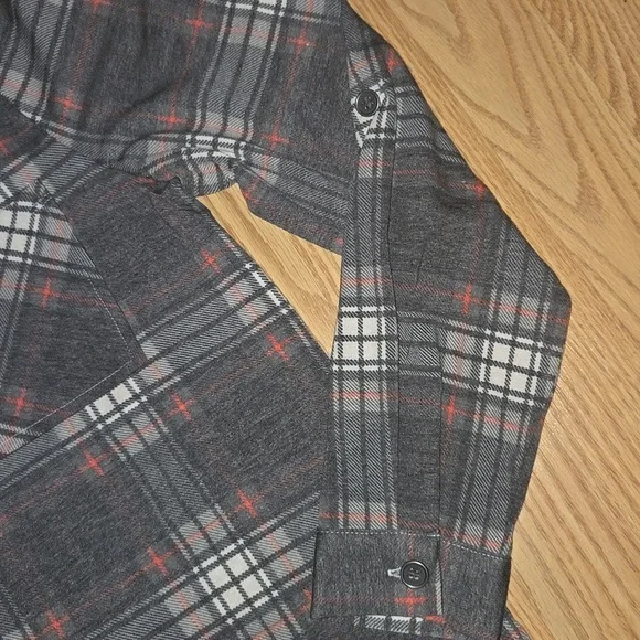 Women's Plaid Button Down Shirt - Picture 7 of 7